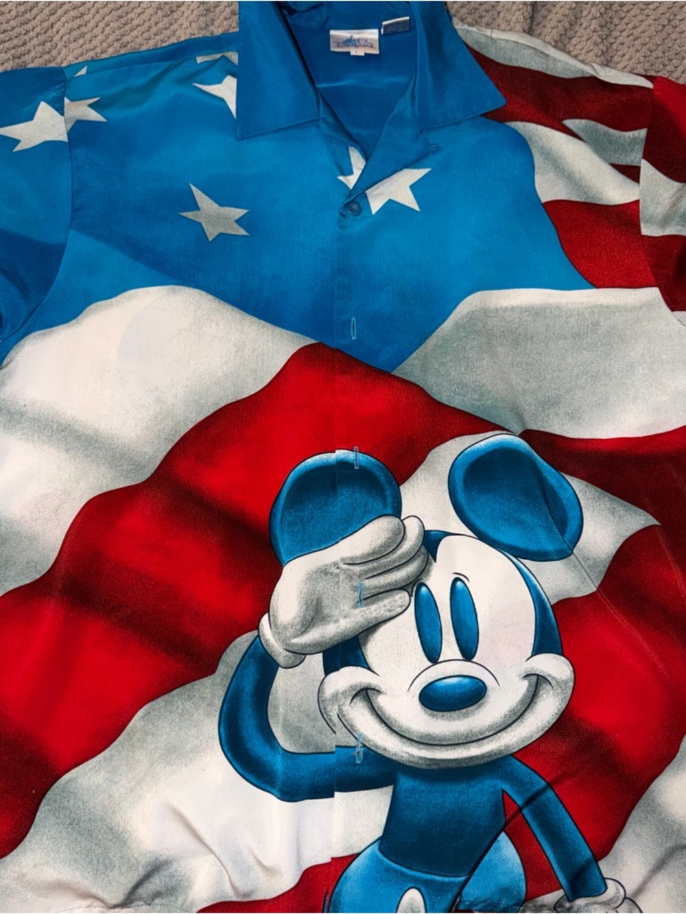 Disneyland Resort Mickey salute Shirt sz L